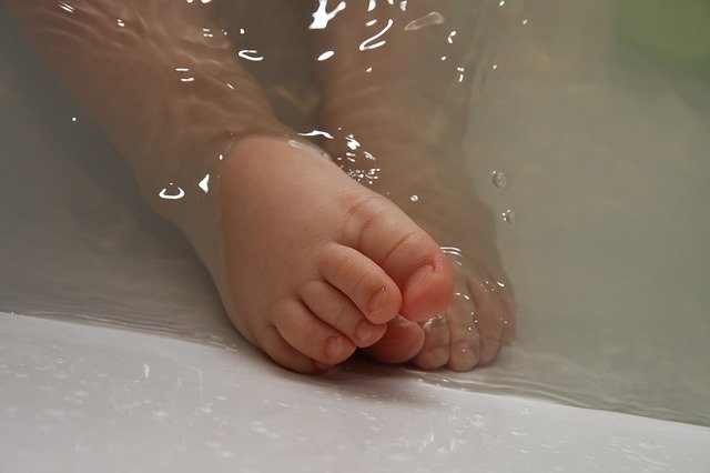 Neugeborene richtig baden
